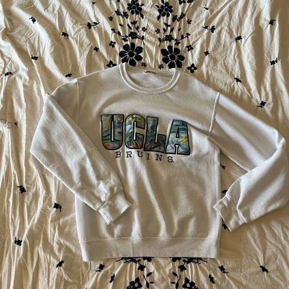 UCLA white sweatshirt - Picture 2 of 3
